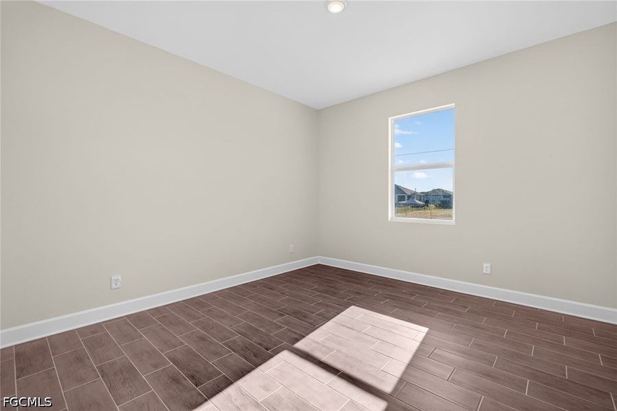 Spacious, unfurnished interior of a new home in Cape Coral, Cape Coral (Image 27).