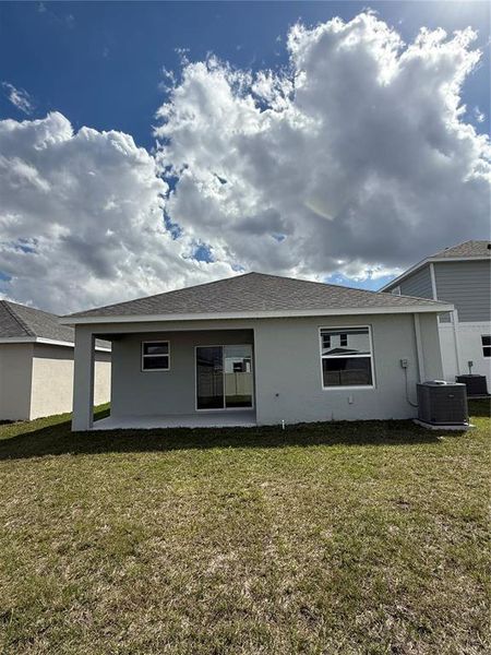 Exterior details and patio area of a home in Broadleaf, Parrish (Image 3).