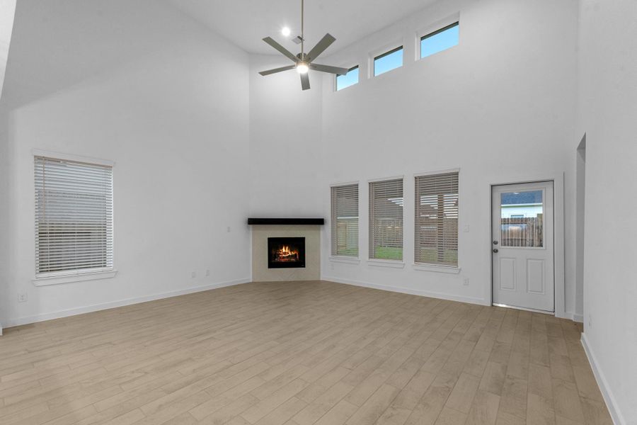 Spacious, unfurnished interior of a new home in Briarwood Crossing, Rosenberg (Image 27).