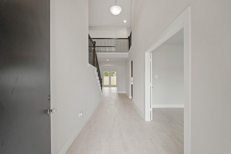 Spacious, unfurnished interior of a new home in Barton Creek Ranch, Conroe (Image 16). Spacious, unfurnished interior of a new home in Barton Creek Ranch, Conroe (Image 16).