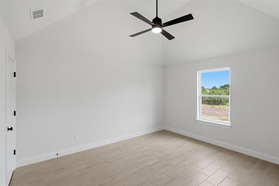 Spacious, unfurnished interior of a new home in , Weatherford (Image 34).