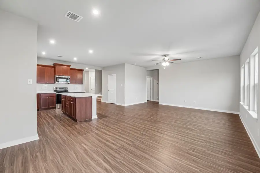 Spacious, unfurnished interior of a new home in Hillside Village, Temple (Image 7).