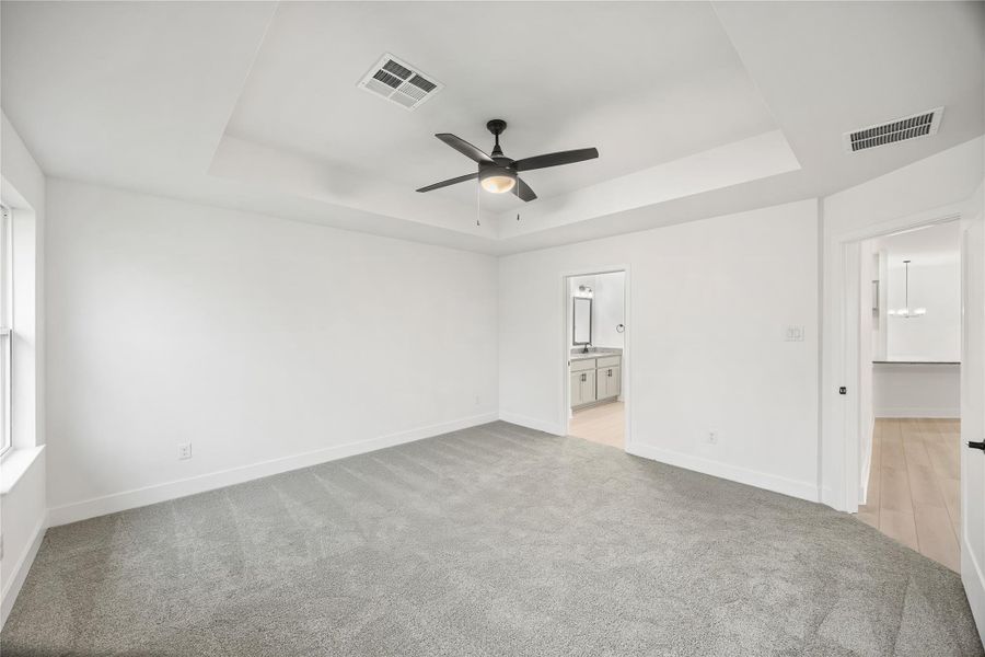 Spacious, unfurnished interior of a new home in River Ranch Trails, Dayton (Image 18).