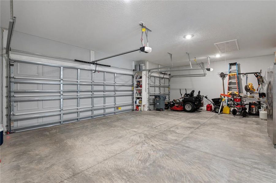 Spacious, unfurnished interior of a new home in Grand Park North, Dunnellon (Image 20).