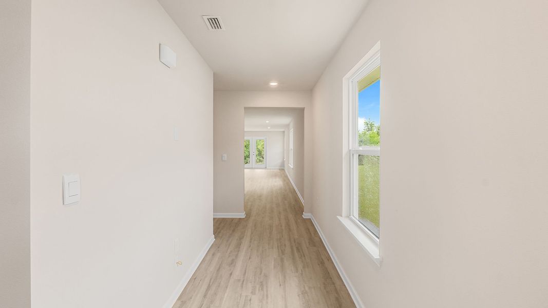 Spacious, unfurnished interior of a new home in Titus Park, Panama City (Image 13).