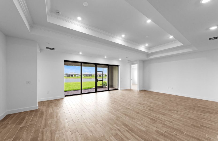 Spacious, unfurnished interior of a new home in Del Webb Naples, Ave Maria (Image 9).