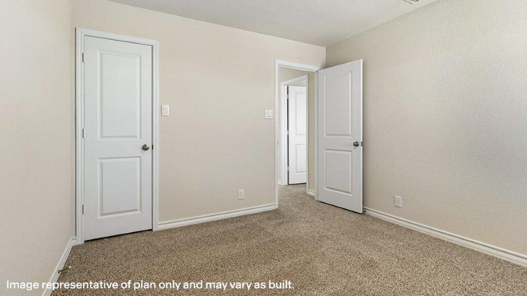 Spacious, unfurnished interior of a new home in Avenida, Converse (Image 33).