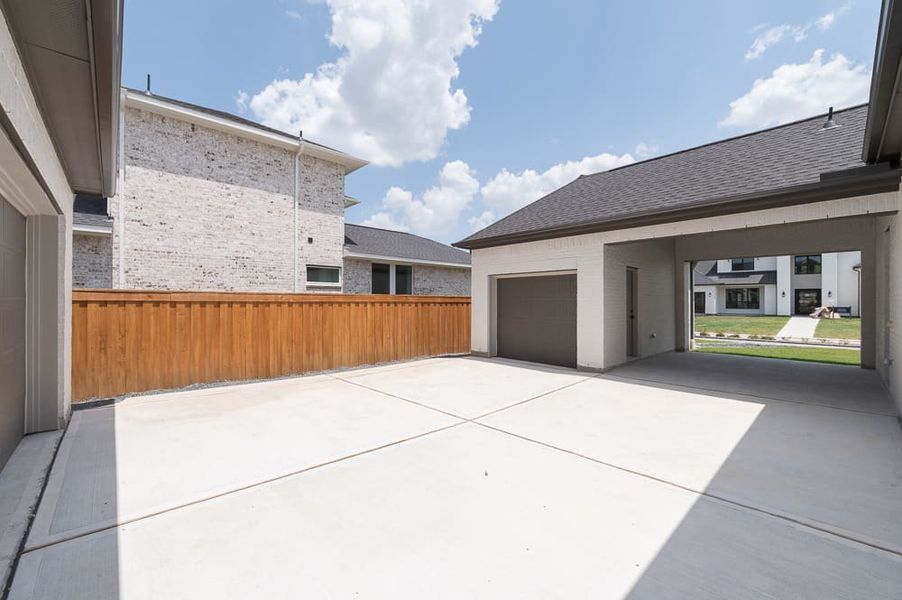Representative exterior details of a home built from the Carignan by Tri Pointe Homes in Legacy Grove, Montgomery (Image 26).