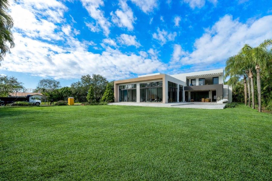Exterior details and patio area of a home in , Pinecrest (Image 10).