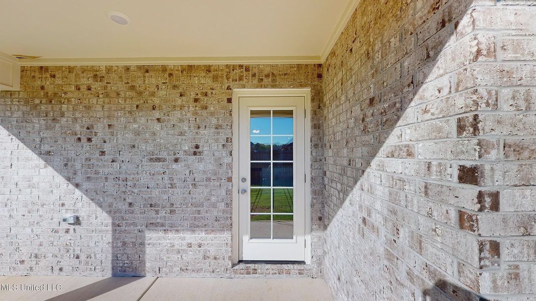 Representative exterior details of a home built from the 1434 by Adams Homes in The Grove at Ballard Park, Jacksonville (Image 3).