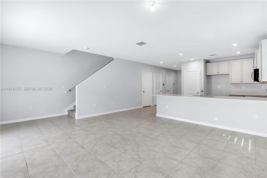 Spacious, unfurnished interior of a new home in , Florida City (Image 11).