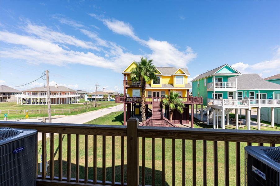 Exterior details and patio area of a home in , Bolivar Peninsula (Image 35).