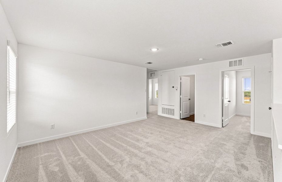 Spacious, unfurnished interior of a new home in Sonterra, Jarrell (Image 48).
