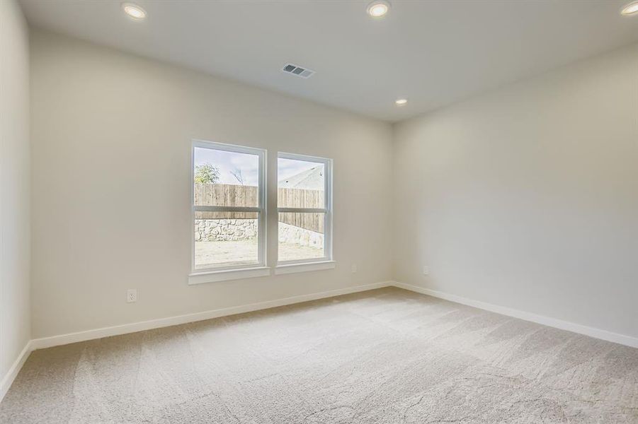 Spacious, unfurnished interior of a new home in Ambergrove, Royse City (Image 12).