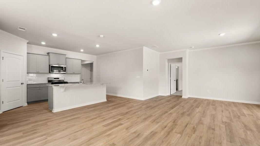 Spacious, unfurnished interior of a new home in Fairhaven, Lithia Springs (Image 21).