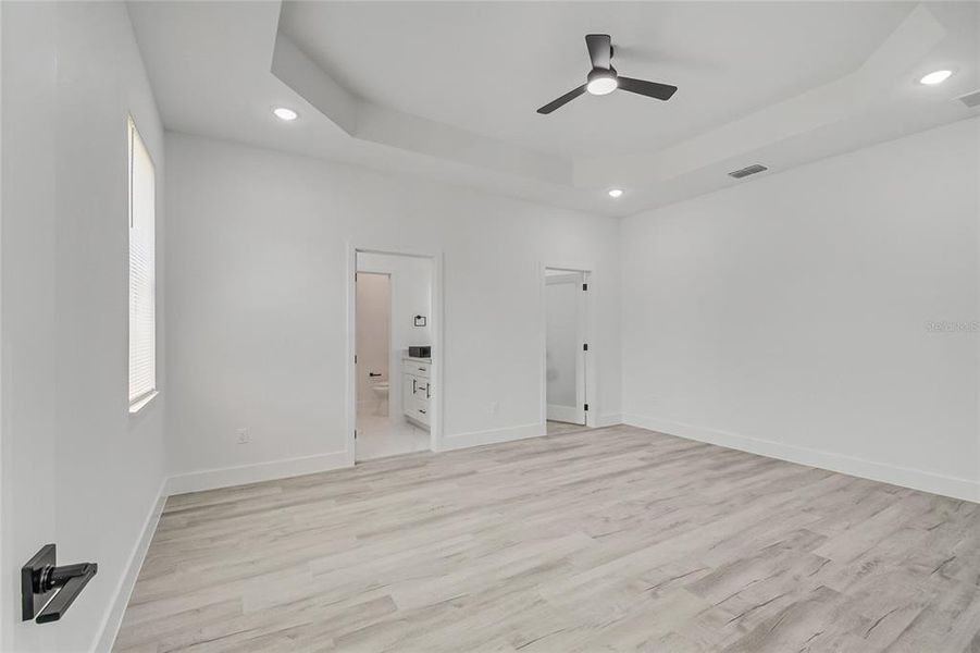 Spacious, unfurnished interior of a new home in , St. Cloud (Image 15).