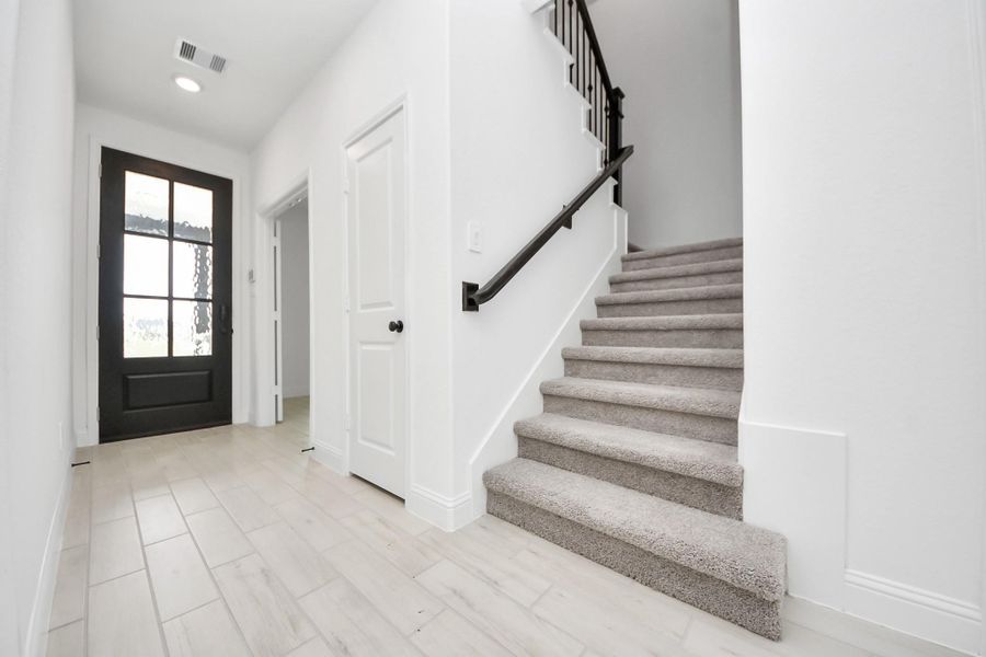 Spacious, unfurnished interior of a new home in , Missouri City (Image 38).