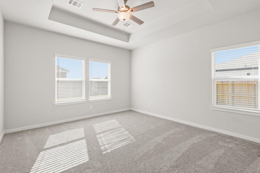 Spacious, unfurnished interior of a new home in Country Creek, Mont Belvieu (Image 13).