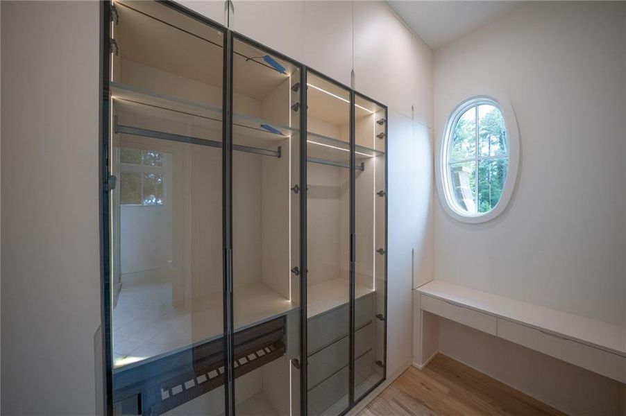 Close-up of interior finishes inside a home in Blue Heron Walk, Atlanta (Image 37).