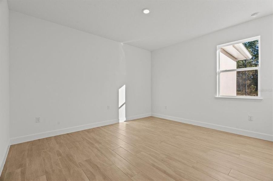 Spacious, unfurnished interior of a new home in , Orlando (Image 23).
