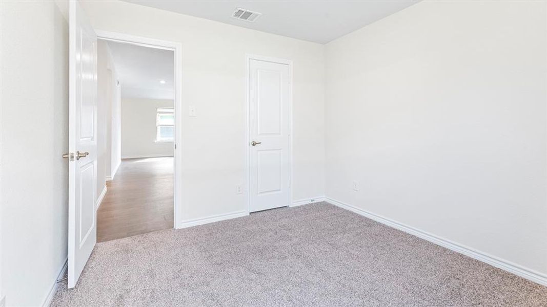 Spacious, unfurnished interior of a new home in Bel Air Village, Sherman (Image 24).