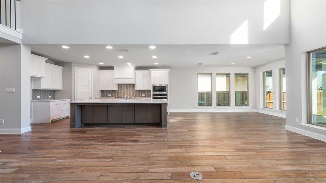 Spacious, unfurnished interior of a new home in Trinity Falls 50', McKinney (Image 27).