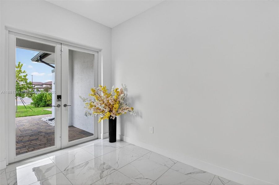 Image 21 of a home in Crescent Ridge.