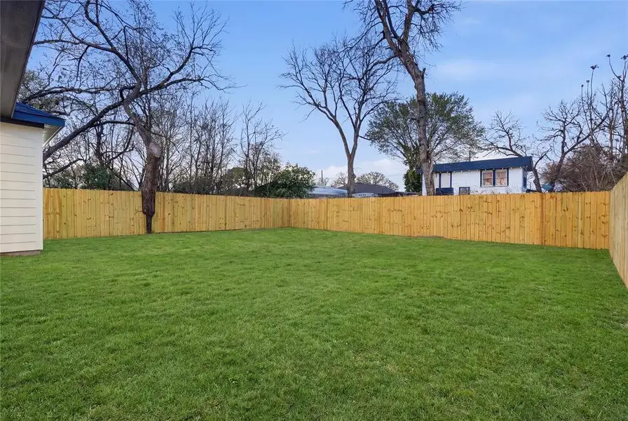 Exterior details and patio area of a home in , Dallas (Image 3).