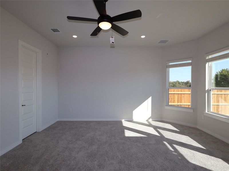 Spacious, unfurnished interior of a new home in Barksdale, Leander (Image 16).