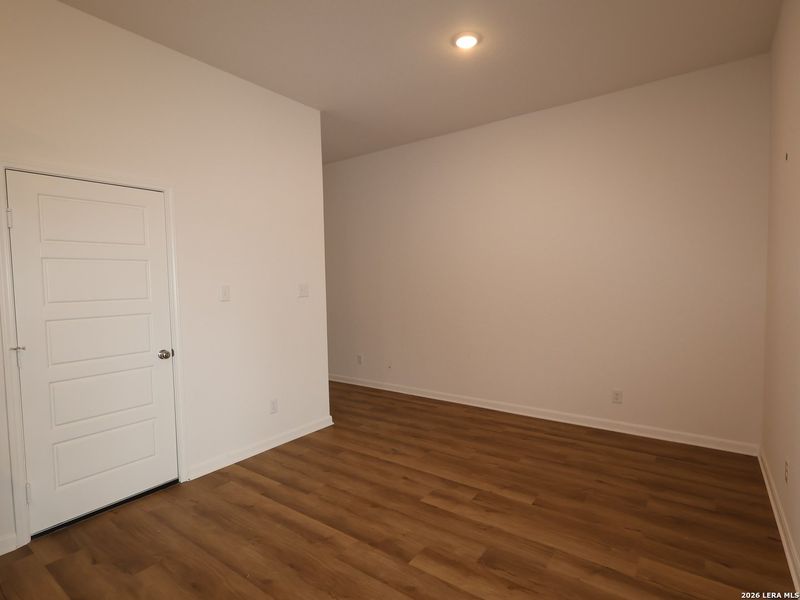 Spacious, unfurnished interior of a new home in Meadows at Clear Springs, New Braunfels (Image 15).