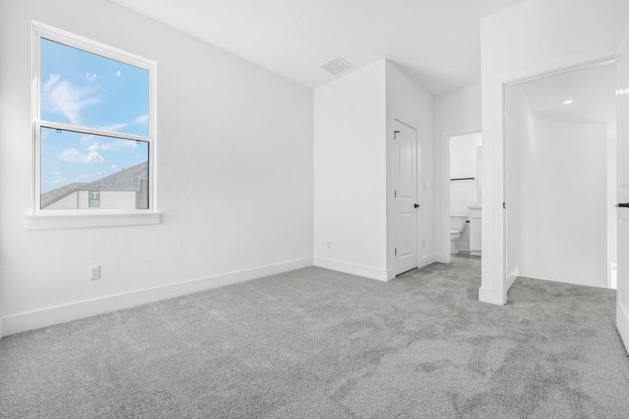 Spacious, unfurnished interior of a new home in Santa Rita Ranch, Liberty Hill (Image 19).