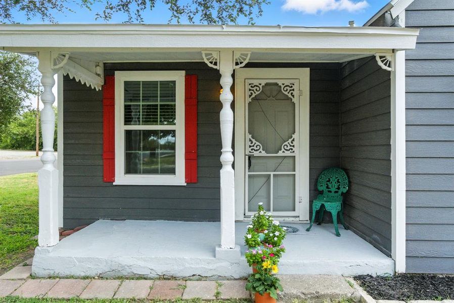 Exterior details and patio area of a home in , Weatherford (Image 21).