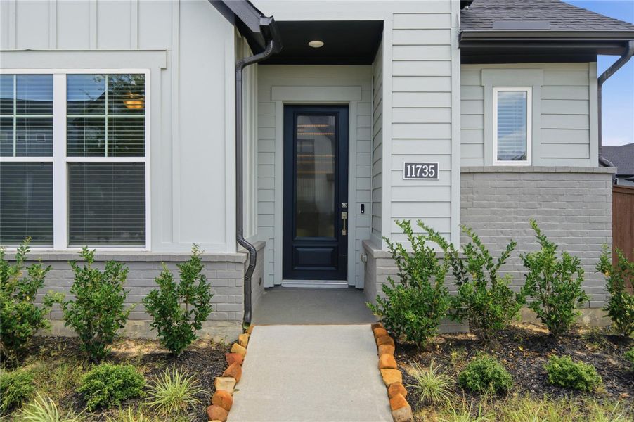 Exterior details and patio area of a home in The Groves 35', Humble (Image 4).