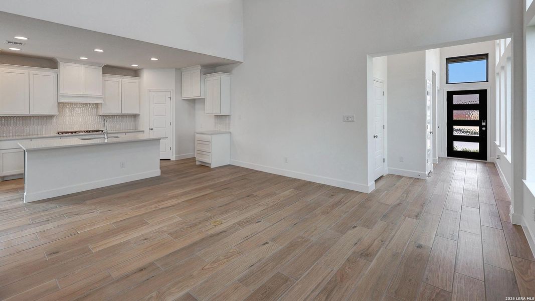 Spacious, unfurnished interior of a new home in Ladera, San Antonio (Image 21).