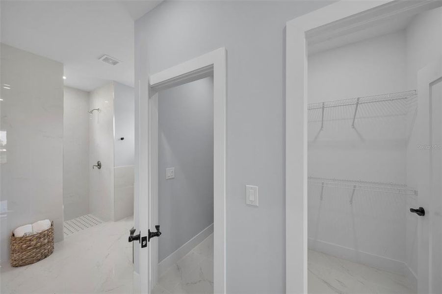 Spacious, unfurnished interior of a new home in , Lehigh Acres (Image 30).