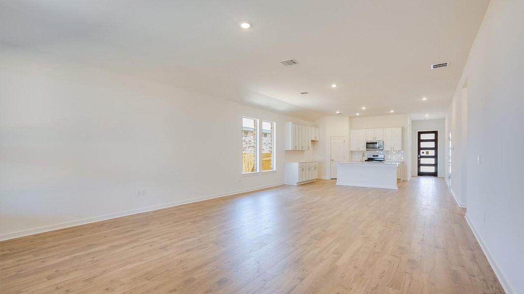 Spacious, unfurnished interior of a new home in Rosenbusch Ranch, Leander (Image 18). Spacious, unfurnished interior of a new home in Rosenbusch Ranch, Leander (Image 18).