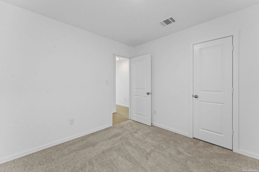 Spacious, unfurnished interior of a new home in Spring Grove, St. Hedwig (Image 16).