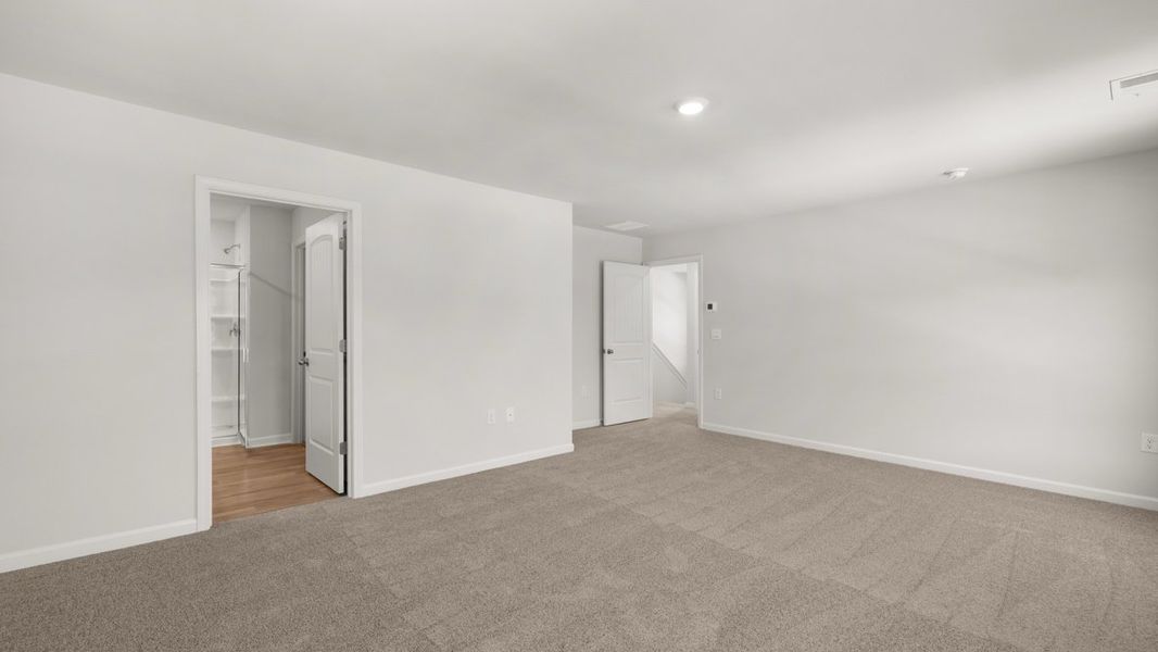 Spacious, unfurnished interior of a new home in Oakleigh Glen, Dallas (Image 21).