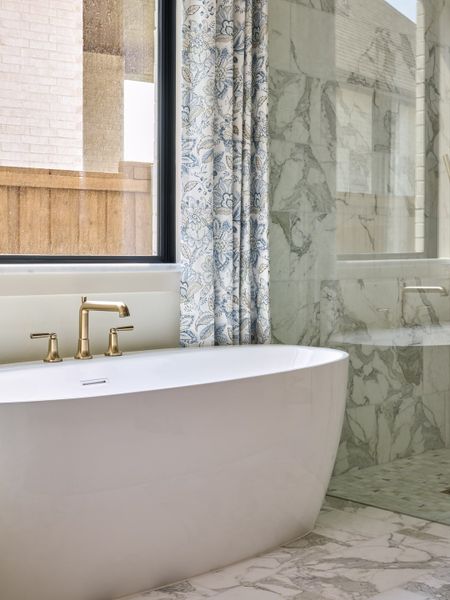 Representative interior finishes for a home built from the Lakeside - SH 5434 by Shaddock Homes in Furst Ranch, Argyle (Image 24).
