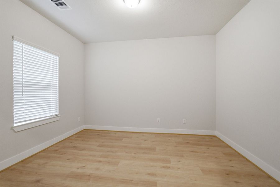 Spacious, unfurnished interior of a new home in Massey Oaks, Pearland (Image 15).