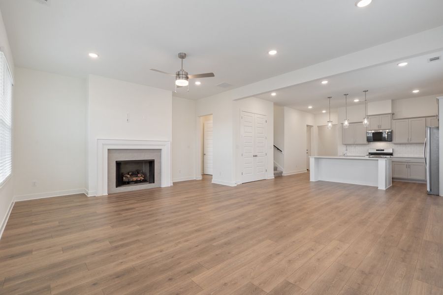 Spacious, unfurnished interior of a new home in Myers Park, Arlington (Image 15).
