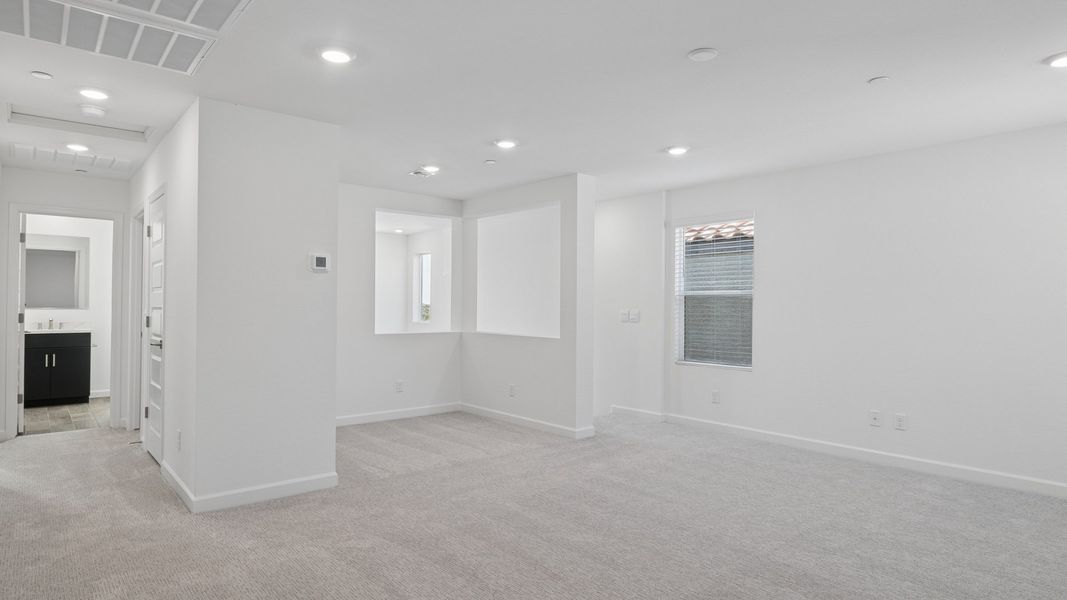 Spacious, unfurnished interior of a new home in The Buttes at Mystic, Peoria (Image 23).