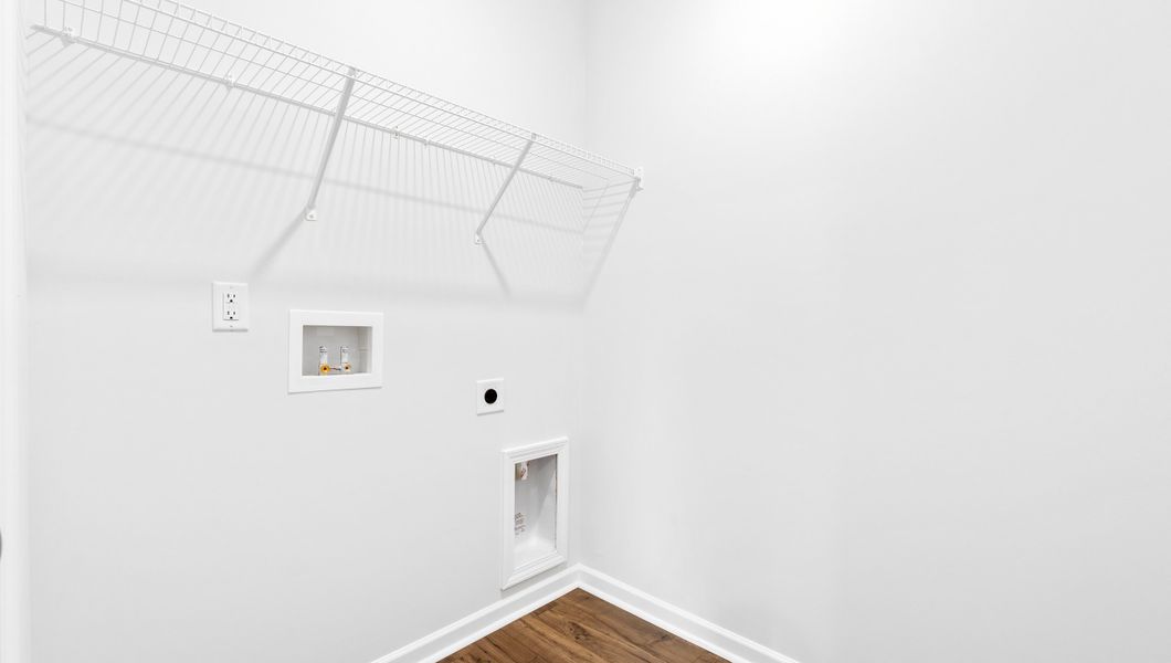 Spacious, unfurnished interior of a new home in Chestnut Ridge, Greenville (Image 26).