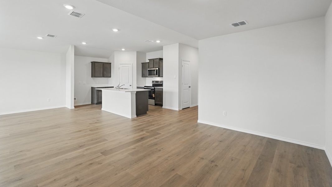 Spacious, unfurnished interior of a new home in Crane Crossing, Crandall (Image 10).