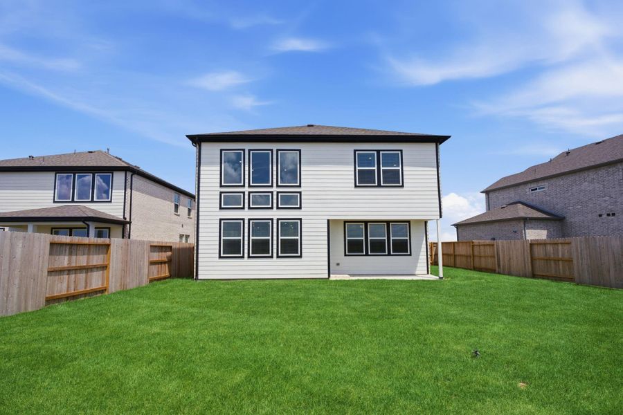 Exterior details and patio area of a home in , Rosharon (Image 27).