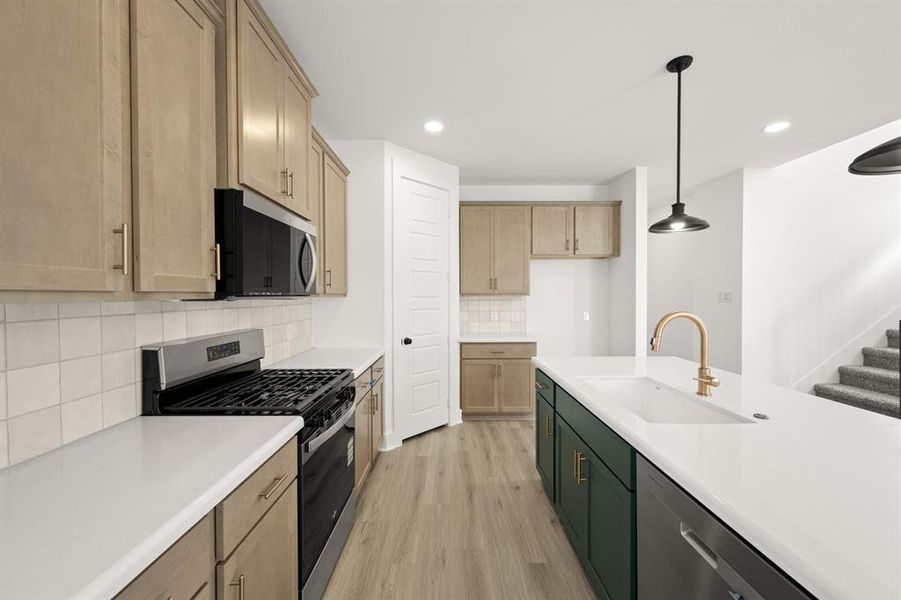 6_8821 Acorn- Kitchen-3