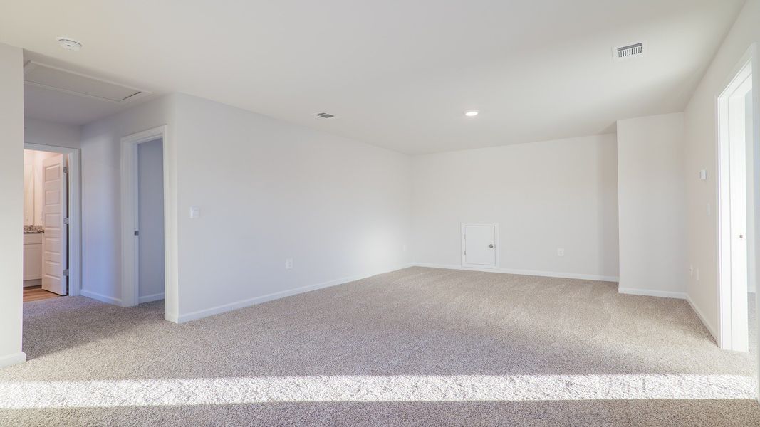 Spacious, unfurnished interior of a new home in Olson Ridge, Tallahassee (Image 13).