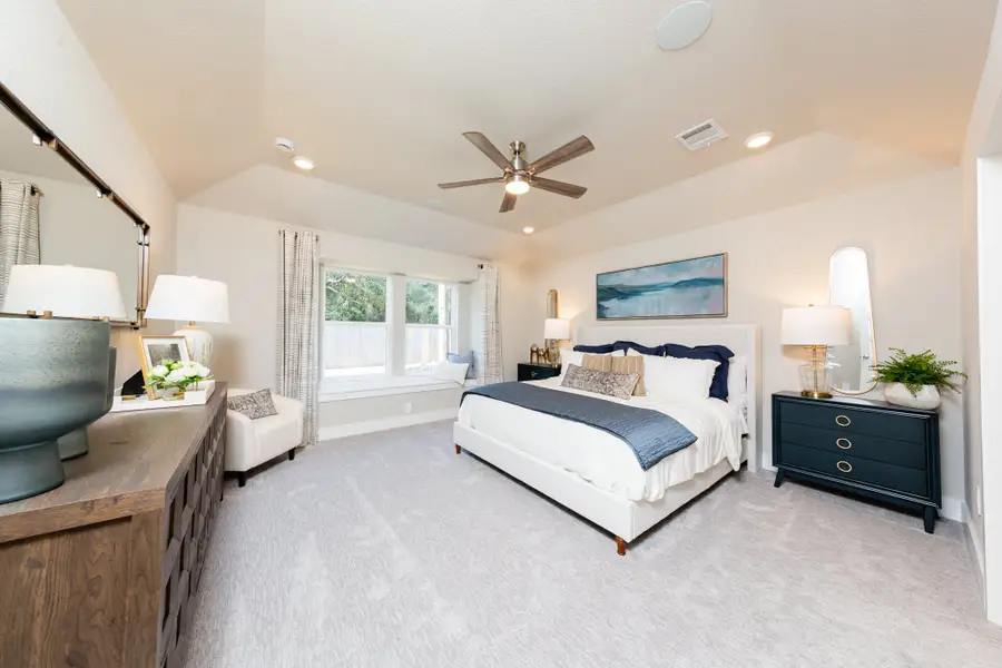 Representative furnished interior of a home built from the Olympic by Beazer Homes in Sunrise Cove, Texas City (Image 6).