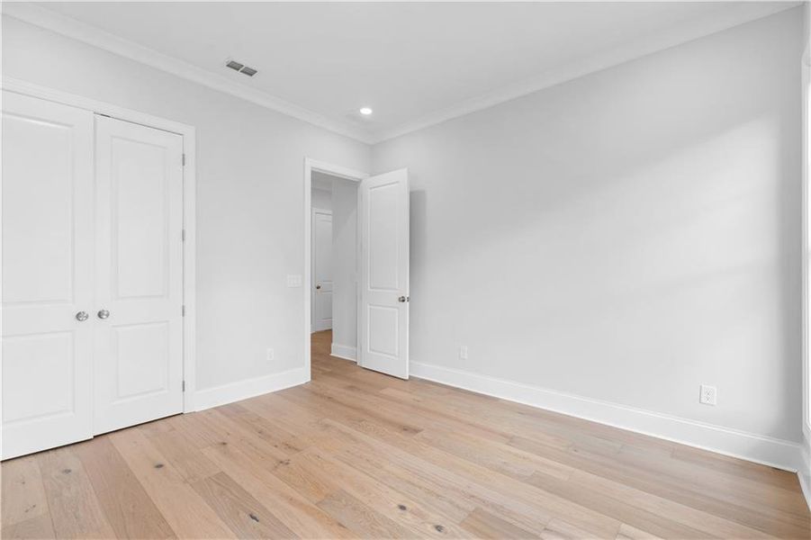 Spacious, unfurnished interior of a new home in Knollwood, Johns Creek (Image 24).