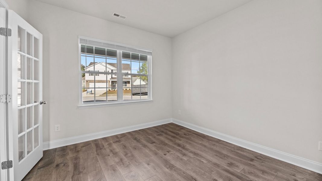 Spacious, unfurnished interior of a new home in Tyler - Home on the Lake, New Bern (Image 7). Spacious, unfurnished interior of a new home in Tyler - Home on the Lake, New Bern (Image 7).